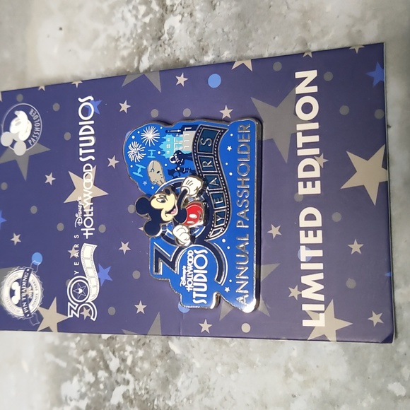 Disney Parks Hollywood Studios WDW Anniversary Limited Edition Pin - Picture 1 of 3
